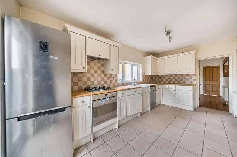 2 bed house for sale