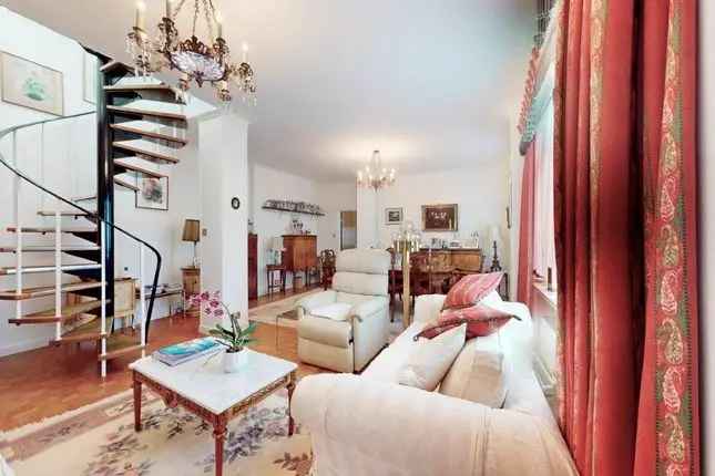 Flat for sale in Avenue Road, St John's Wood, London NW8