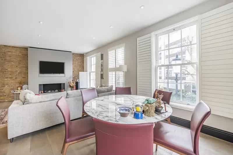 2-Bed 2-Bath Maisonette in Holland Park - Bright and Immaculately Finished