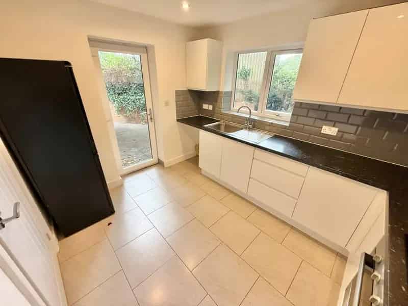 2 Bedroom Detached House To Let