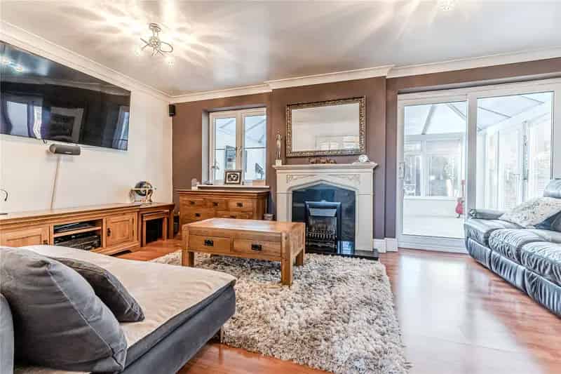 5 Bedroom Family Home with 4 Bathrooms and Conservatory