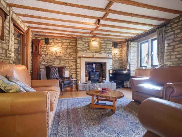 4 Bedroom Detached House for Sale in Cirencester