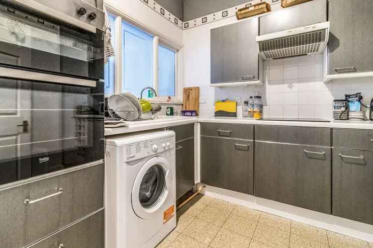 1 Bedroom Flat for Sale Manchester M1 Secure Parking Canal Views