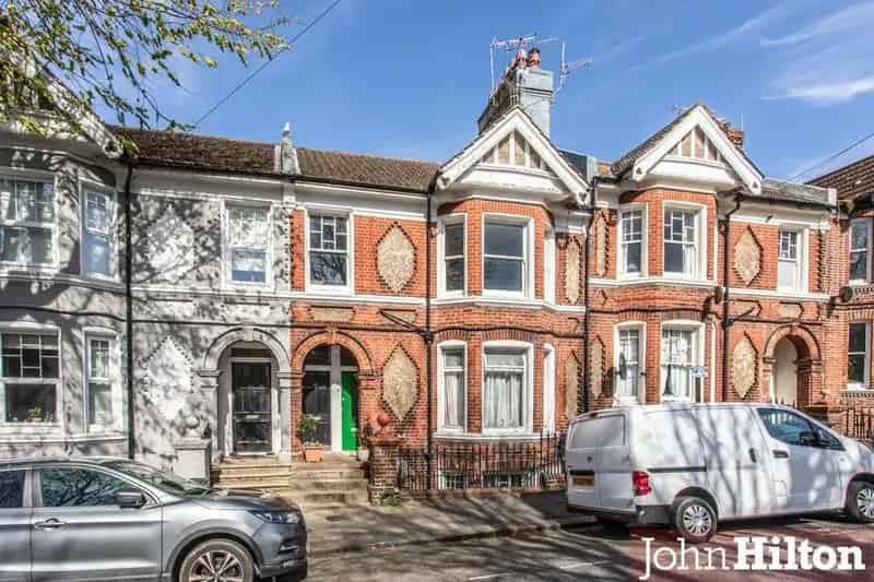 2 Bedroom Maisonette for Sale