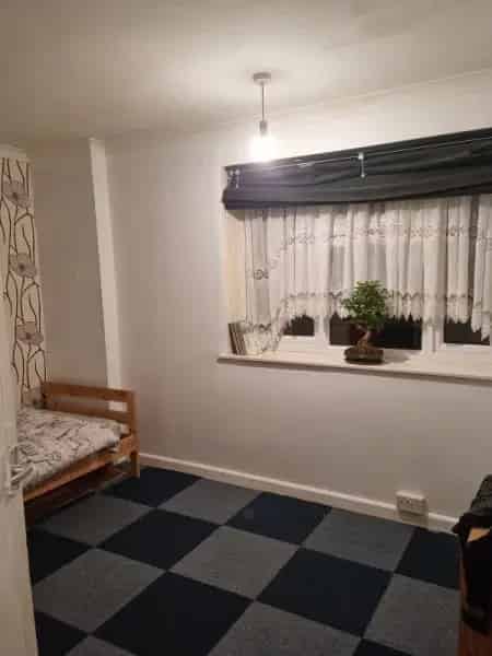 Lovely Large 2 Bed House with Garden