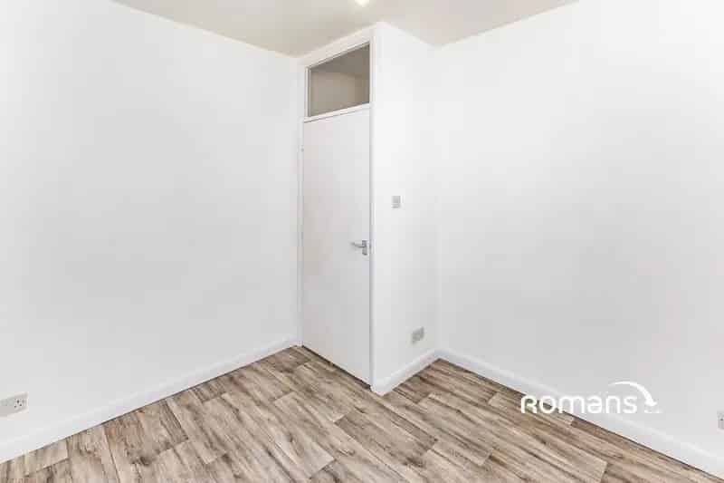 3 Bedroom Flat to Rent - Unfurnished