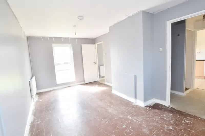 3 Bedroom End Terrace House Near Town Centre - Great Investment or First Home