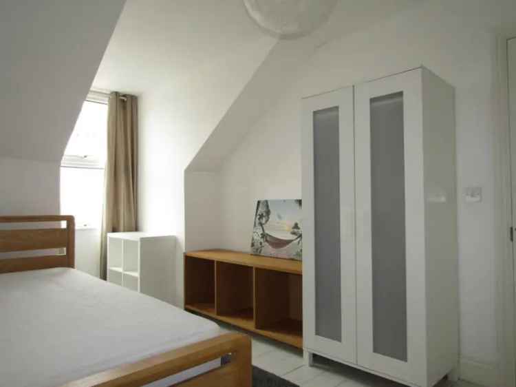 6 Bedroom Maisonette Near London Road - Furnished