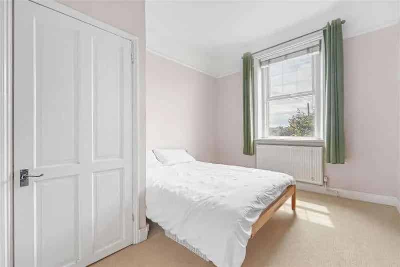 2 bed flat for sale
