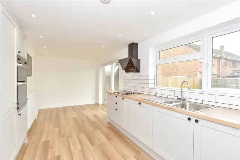 3 Bedroom Semi-Detached House for Sale Bedhampton