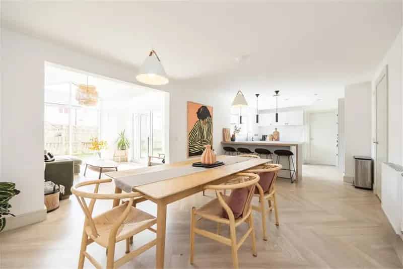 5 Bed Detached House with 3 Reception Rooms Calderwood