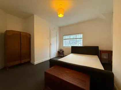 Double Room with Ensuite Near Eltham Station All Bills Included