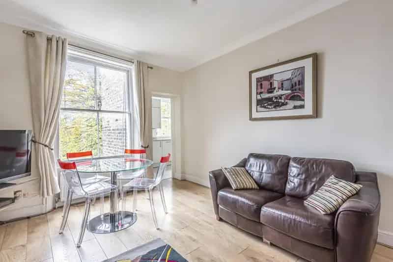 Two Double Bedroom Apartment in Period Conversion