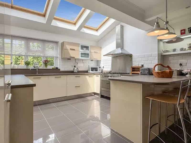 5 Bed Family Home Near Camberley Town Centre