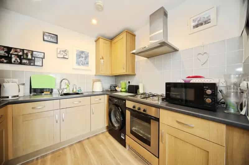 1 Bed Apartment Dunstable Balcony Underground Parking A5 M1 Links