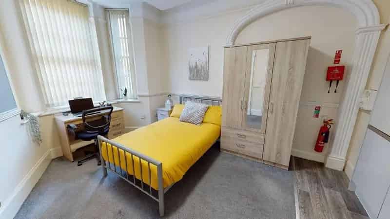 Student Silver Studio Birmingham City Centre Bills Included