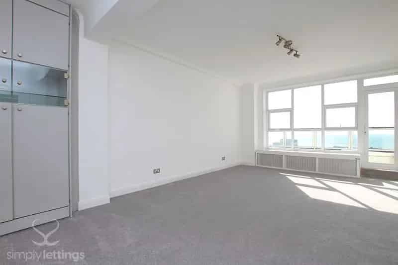 2 Bedroom Brighton Apartment with Sea Views and Parking