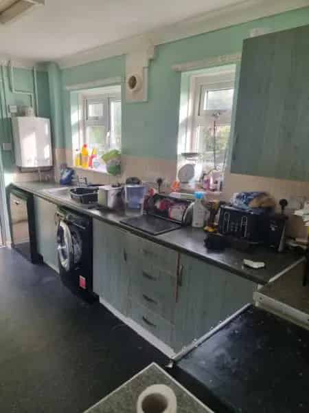 3 Bed Semi Detached House Huge Garden Close to Schools