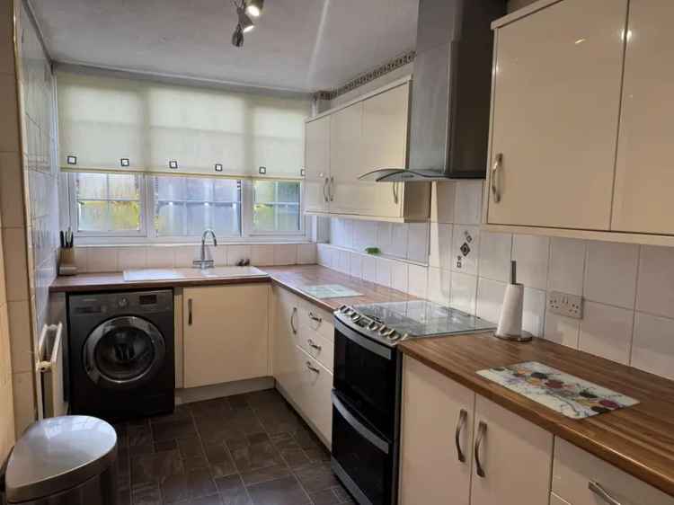 3 bedroom semi-detached house to rent