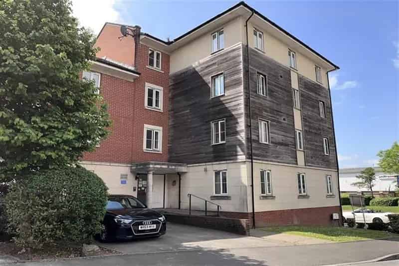 2 Bedroom Flat to Rent August Available