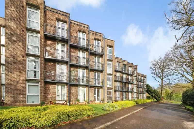 2 Bed Flat for Sale in Rural Location Near Canterbury and Dover