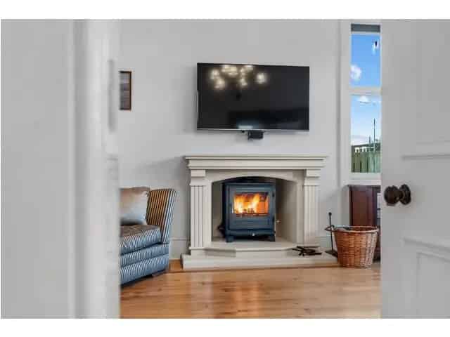 4 Bedroom Detached House For Sale Luxury Villa with Cinema and Pub