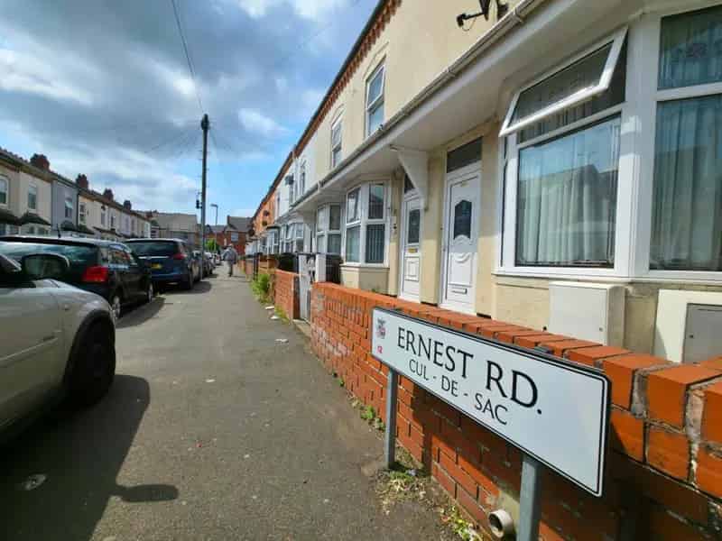 2 Bedroom End Terrace House for Sale