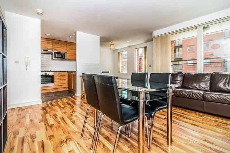 2 Bedroom Furnished Apartment Manchester M1 - Secure Parking Available