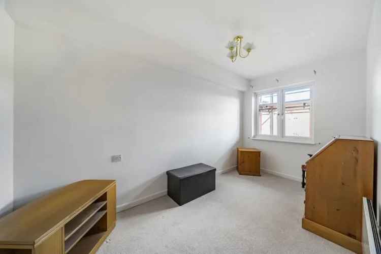 2-Bed Retirement Flat Town Centre Location