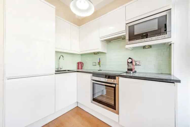 One Bedroom Apartment in Victorian Conversion Fulham