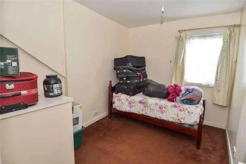 6 Bed House for Sale Freehold Large Garden Multiple Bathrooms