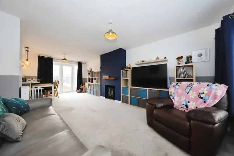 Family Home Kidderminster Open Plan Living Modern Kitchen 3 Bedrooms