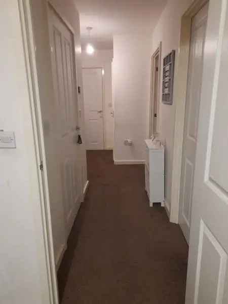 Flat For Rent in Three Rivers, England