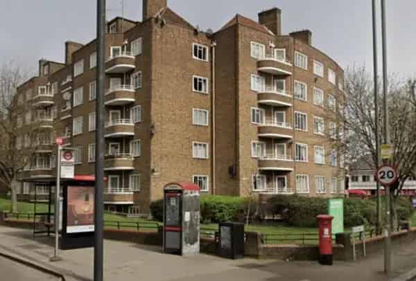 1st Floor Flat near Balham Station with Communal Garden and Parking