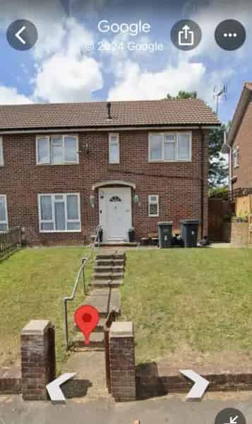3 Bed House Large Garden On Road Parking Close Amenities