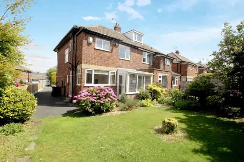 3 Bedroom Semi-Detached House for Sale Cottingley