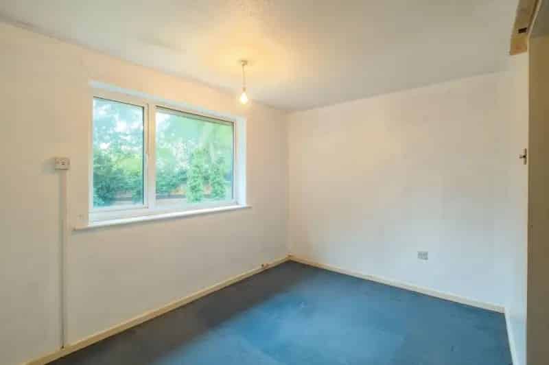 2 Bed Mid Terrace House Loughborough No Upward Chain