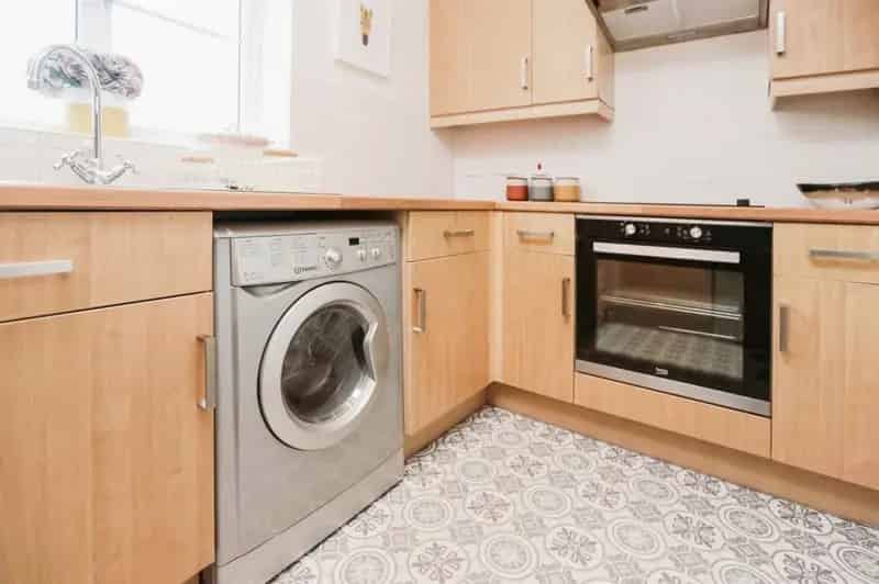 Halesowen Modern Apartment - Two Bedrooms - Balcony - No Upward Chain