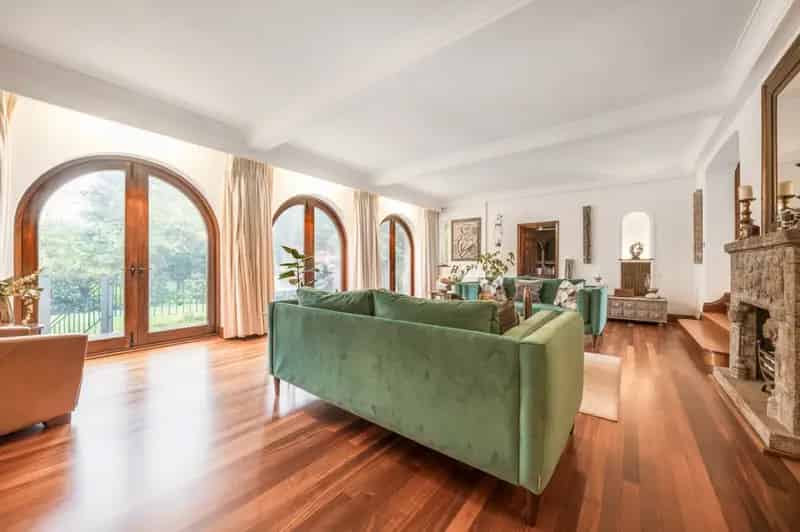 4 Bedroom Detached House for Sale in Totteridge Village