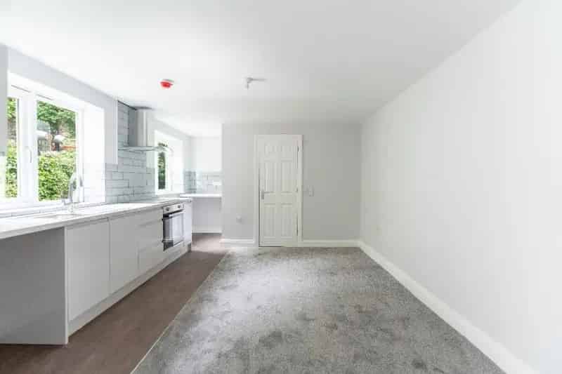 Studio Flat Unfurnished First Floor Newly Renovated