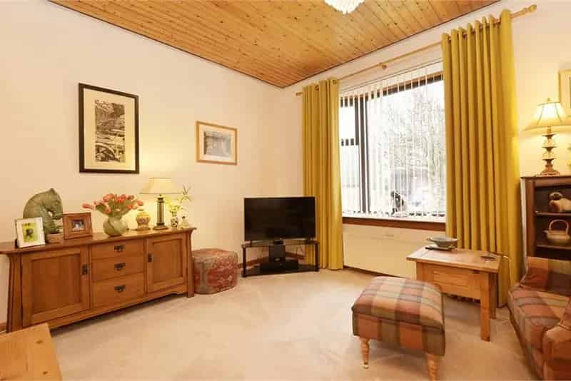 3 Bed Detached Bungalow Barnes Green