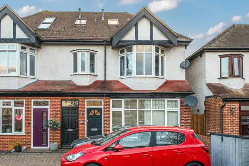 Two Bedroom Ground Floor Apartment Chain Free