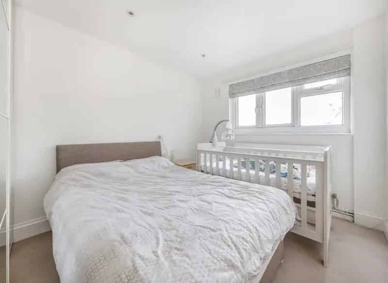 1 Bed Apartment with South-Facing Balcony and Parking