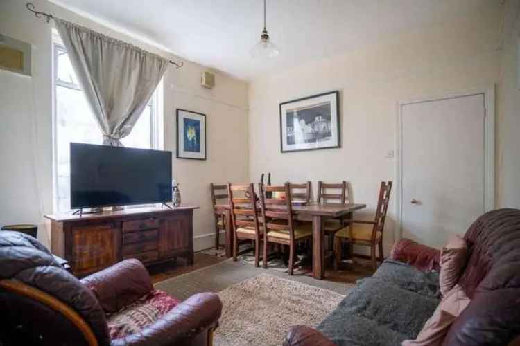 3 Bedroom Flat For Sale - Huge Potential, Large Garden, Off-Street Parking