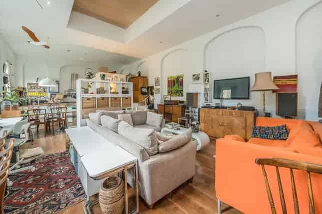 5 Bedroom Victorian House with Warehouse Hackney E8