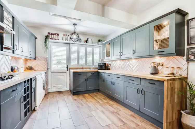 3 Bedroom Semi Detached House Wakefield WF2