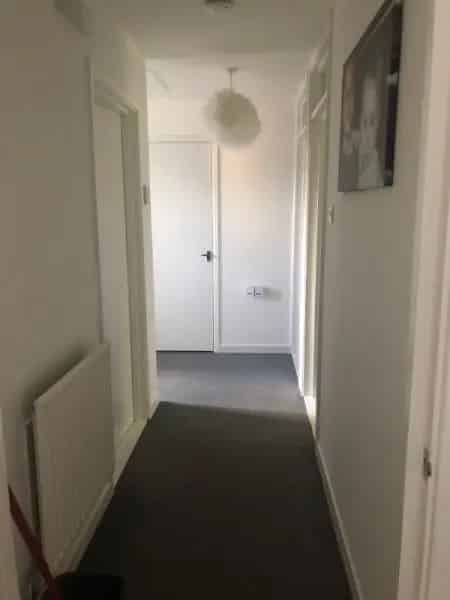 2 Bedroom Flat with Parking and Garden