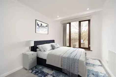 2 Bedroom 2 Bathroom Flat in London Hermitage Court