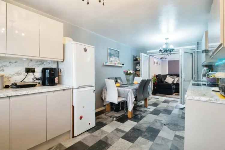 Three Bedroom End Terraced House Mowmacre Hill Fully Furnished