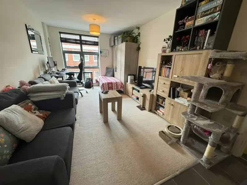 Spacious Apartment near Metro Station Ideal for First Time Buyers and Investors